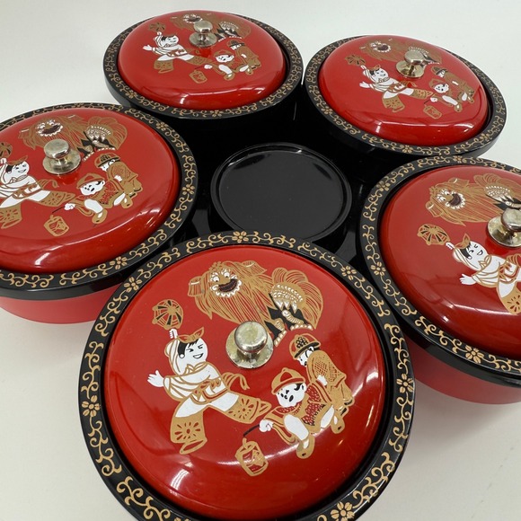 Vintage Japanese Lacquerware Osechi Jubako Bowl Set (5-Piece) w/ Lion Design - Picture 2 of 7